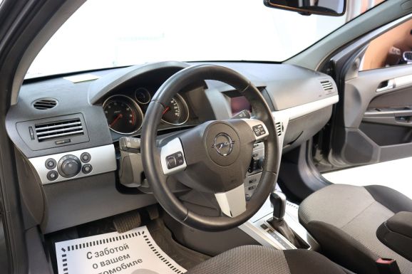 Opel Astra, 1.8 л, АТ, 2012 фото 9