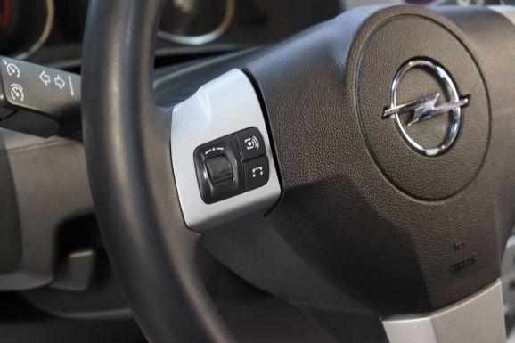 Opel Astra, 1.8 л, АТ, 2012 фото 11