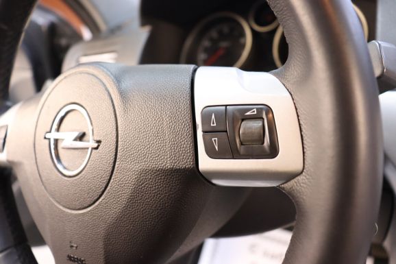 Opel Astra, 1.8 л, АТ, 2012 фото 12