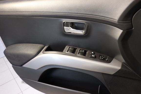 Mitsubishi Outlander, 2.4 л, Вариатор, 2011 фото 7