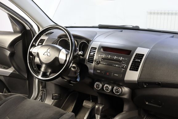 Mitsubishi Outlander, 2.4 л, Вариатор, 2011 фото 10