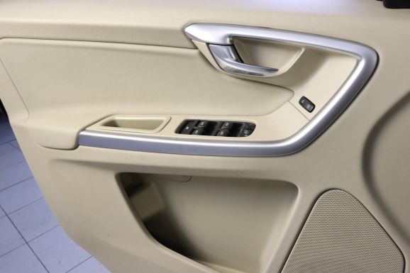 Volvo XC60, 2.4 л, АТ, 2012 фото 8