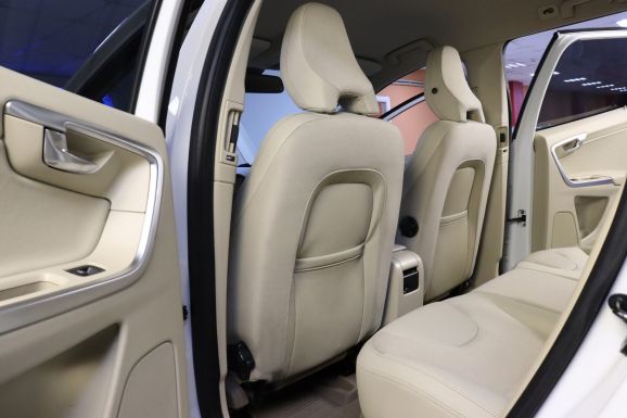 Volvo XC60, 2.4 л, АТ, 2012 фото 1