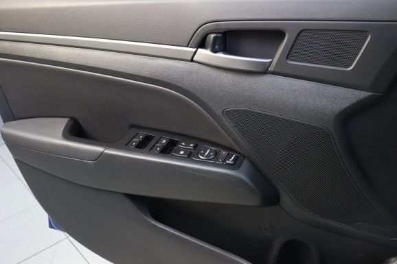 Hyundai Elantra, 2.0 л, АТ, 2019 фото 8