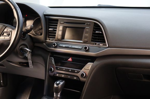 Hyundai Elantra, 2.0 л, АТ, 2019 фото 2