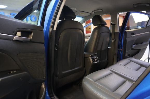 Hyundai Elantra, 2.0 л, АТ, 2019 фото 1