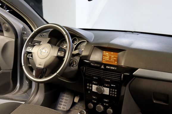 Opel Astra, 1.8 л, МТ, 2010 фото 7