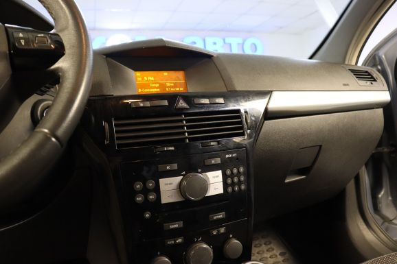 Opel Astra, 1.8 л, МТ, 2010 фото 10