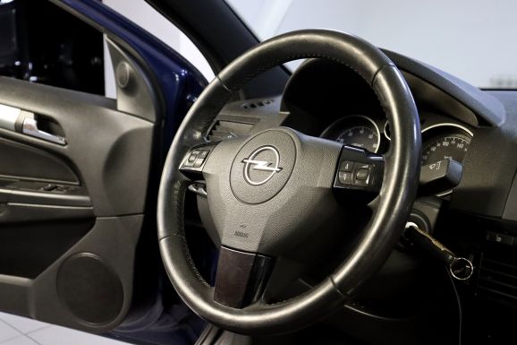 Opel Astra, 1.8 л, АТ, 2011 фото 7