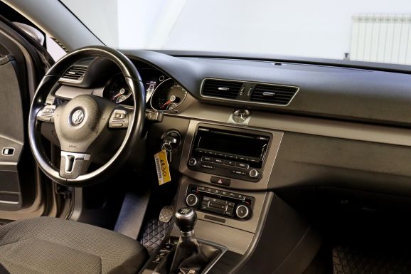 Volkswagen Passat, 1.8 л, МТ, 2011 фото 7