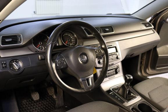 Volkswagen Passat, 1.8 л, МТ, 2011 фото 9