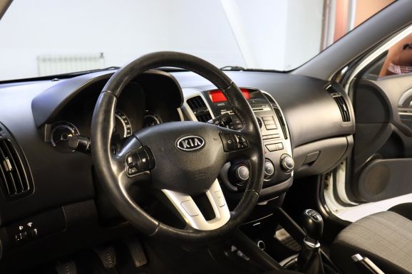 Kia Ceed, 1.6 л, МТ, 2012 фото 9