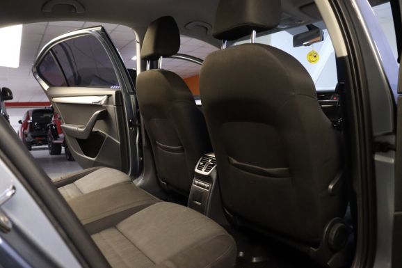 Skoda Octavia, 1.8 л, Робот, 2017 фото 8