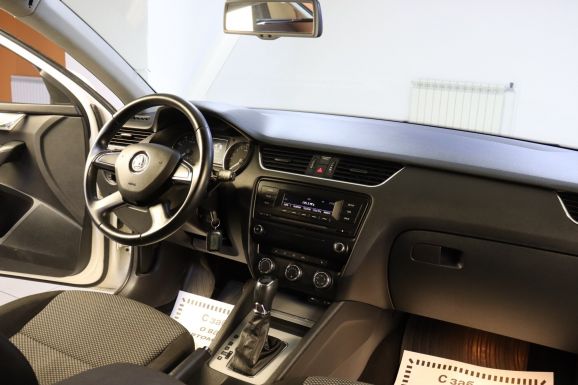Skoda Octavia, 1.2 л, Робот, 2014 фото 7