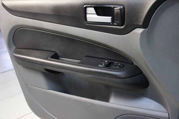 Ford Focus, 1.6 л, АТ, 2011 фото 8