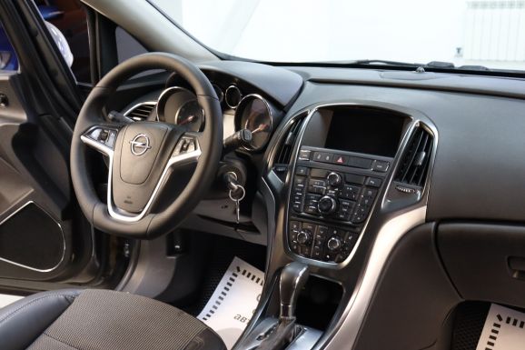 Opel Astra, 1.6 л, АТ, 2011 фото 8