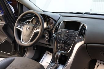 Opel Astra, 1.6 л, АКПП, 2011 фото 8