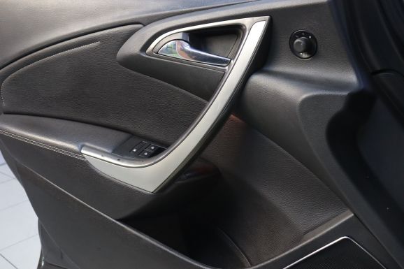 Opel Astra, 1.6 л, АТ, 2011 фото 9