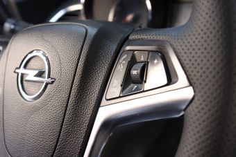 Opel Astra, 1.6 л, АКПП, 2011 фото 13