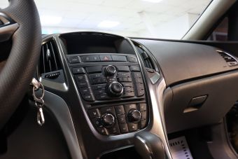 Opel Astra, 1.6 л, АКПП, 2011 фото 14