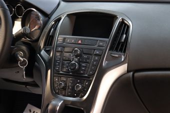 Opel Astra, 1.6 л, АКПП, 2011 фото 2