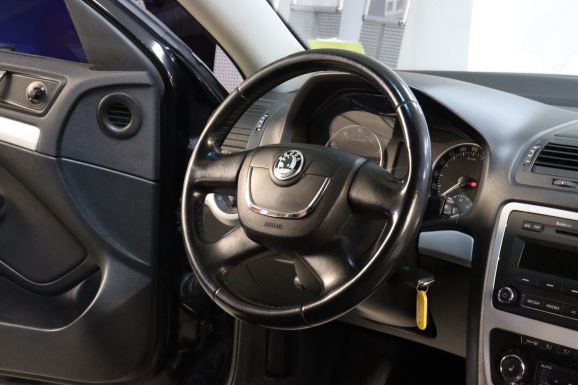 Skoda Octavia, 1.8 л, Робот, 2013 фото 12