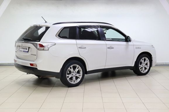 Mitsubishi Outlander, 3.0 л, АТ, 2013 фото 4