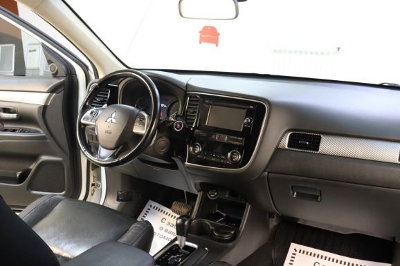 Mitsubishi Outlander, 3.0 л, АТ, 2013 фото 7