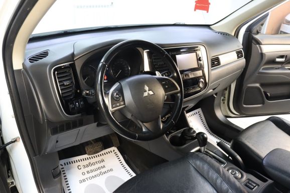 Mitsubishi Outlander, 3.0 л, АТ, 2013 фото 9
