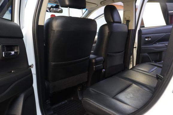 Mitsubishi Outlander, 3.0 л, АТ, 2013 фото 2