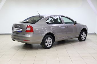 Skoda Octavia, 1.8 л, РКПП, 2012 фото 6