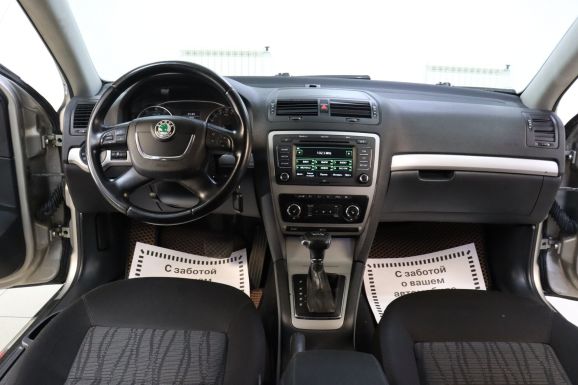 Skoda Octavia, 1.8 л, Робот, 2012 фото 7