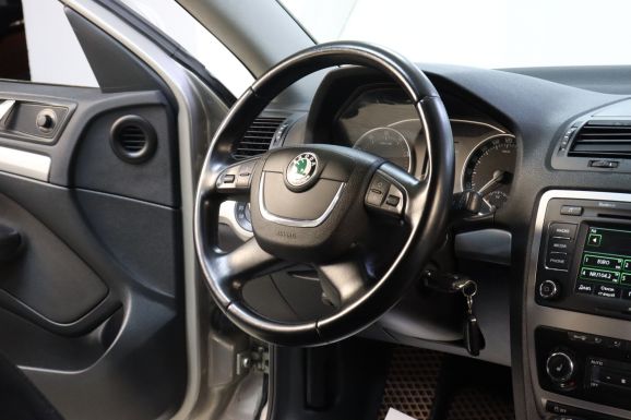 Skoda Octavia, 1.8 л, Робот, 2012 фото 11