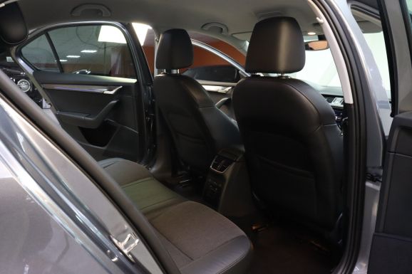 Skoda Octavia, 1.8 л, Робот, 2017 фото 9