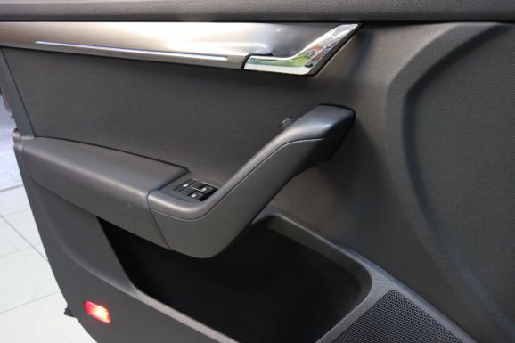 Skoda Octavia, 1.8 л, Робот, 2017 фото 10