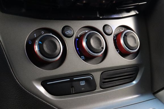 Ford Focus, 1.6 л, Робот, 2014 фото 8