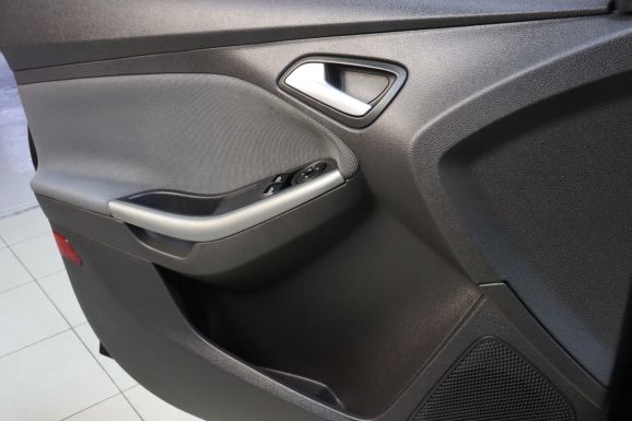 Ford Focus, 1.6 л, Робот, 2014 фото 1