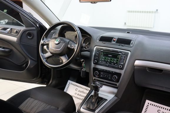 Skoda Octavia, 1.8 л, Робот, 2011 фото 7