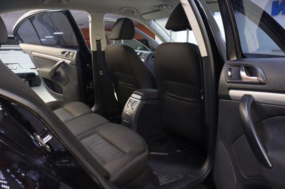 Skoda Octavia, 1.8 л, Робот, 2011 фото 8