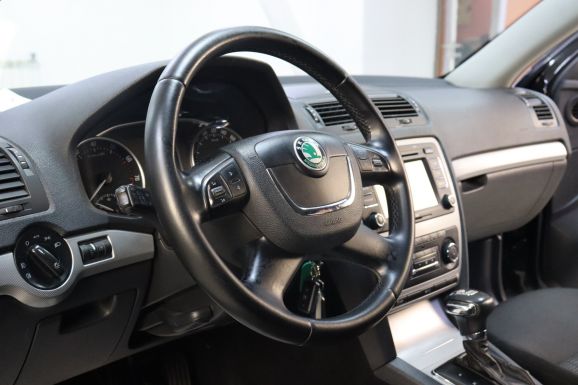 Skoda Octavia, 1.8 л, Робот, 2011 фото 14