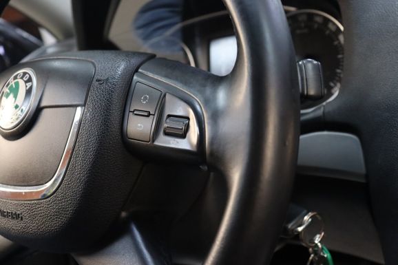 Skoda Octavia, 1.8 л, Робот, 2011 фото 16