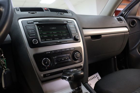 Skoda Octavia, 1.8 л, Робот, 2011 фото 17