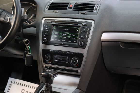 Skoda Octavia, 1.8 л, Робот, 2011 фото 1
