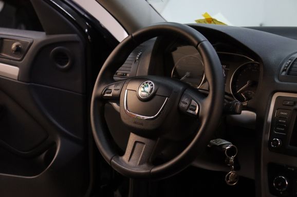 Skoda Octavia, 1.8 л, АТ, 2013 фото 2