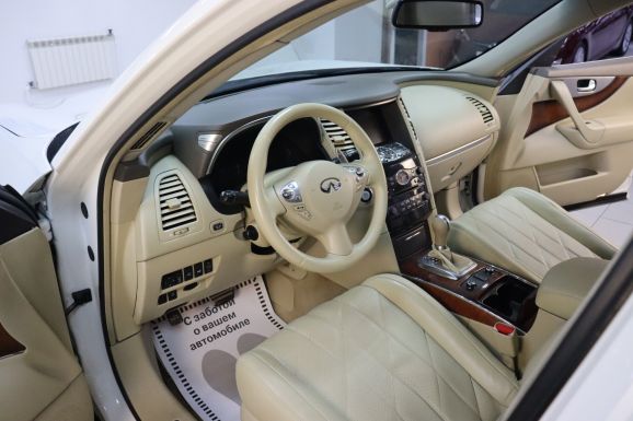 Infiniti FX, 3.7 л, АТ, 2011 фото 15