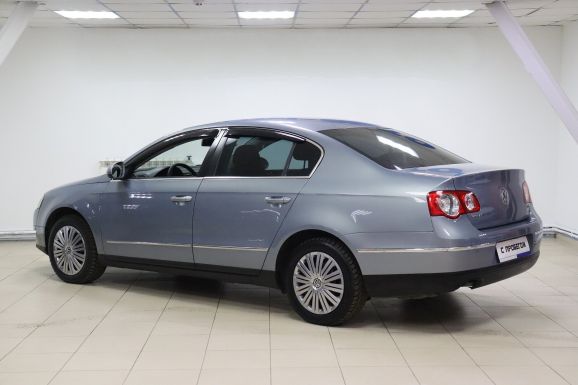 Volkswagen Passat, 1.8 л, Робот, 2010 фото 4