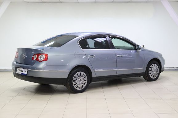 Volkswagen Passat, 1.8 л, Робот, 2010 фото 6