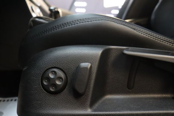 Volkswagen Passat, 1.8 л, Робот, 2010 фото 8