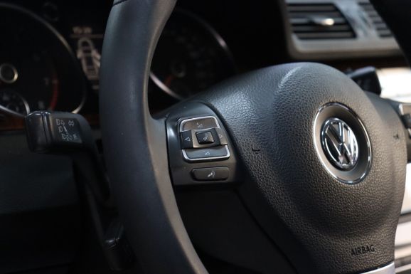 Volkswagen Passat, 1.8 л, Робот, 2010 фото 10