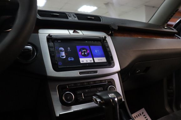 Volkswagen Passat, 1.8 л, Робот, 2010 фото 11